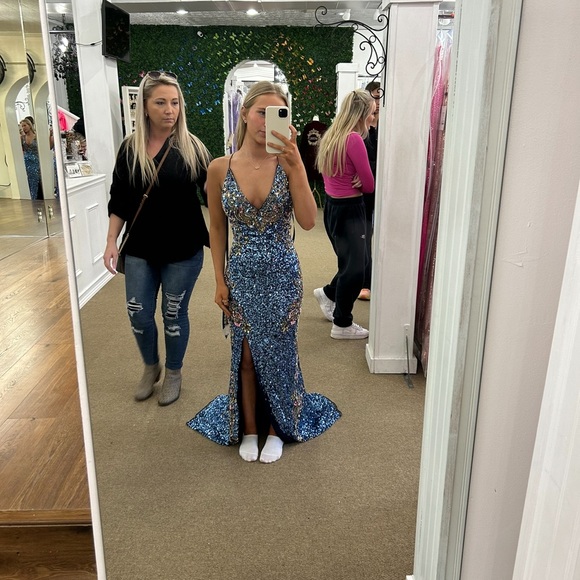 Girly girl prom dress - Picture 4 of 5